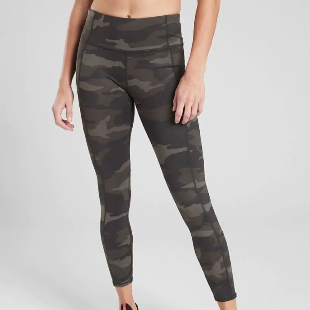 Athleta Camouflage Leggings in Size Medium